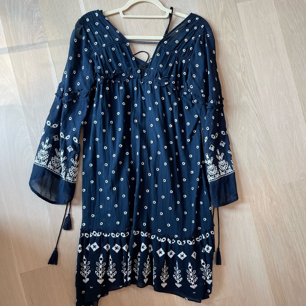 10 Crosby Derek Lam Embroidered Navy Boho Mini Dress Bell Sleeve Size 2